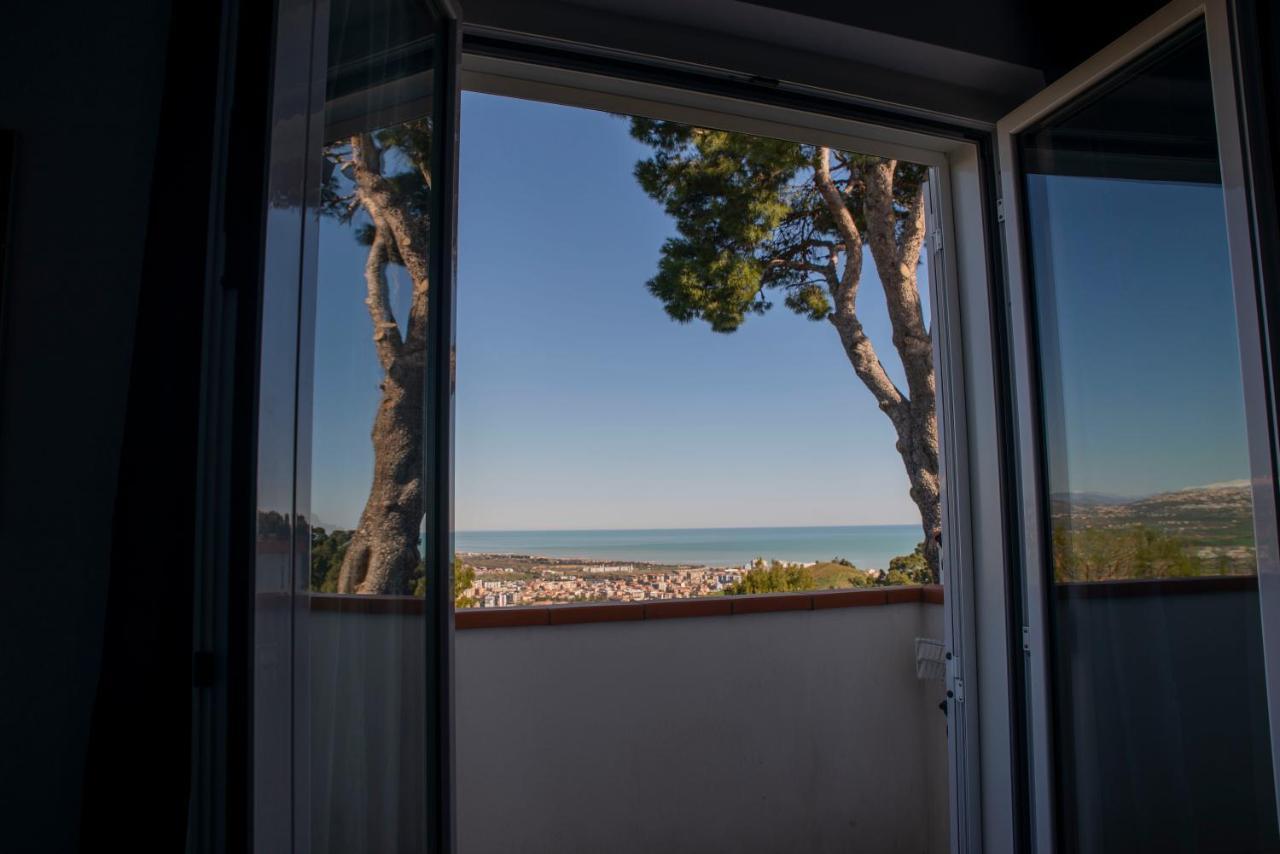 B&B Luna Blu Montesilvano Bagian luar foto