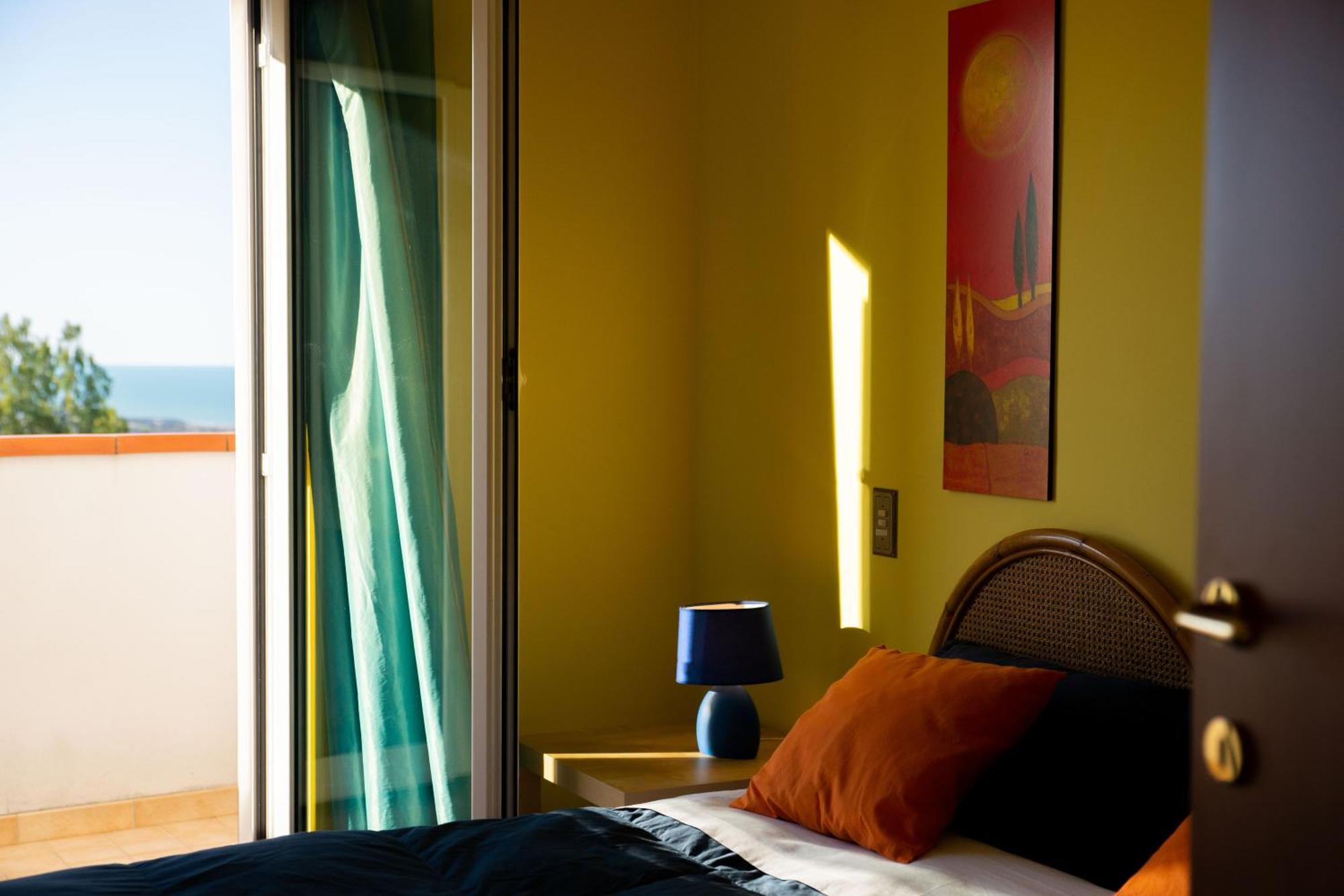 B&B Luna Blu Montesilvano Bagian luar foto