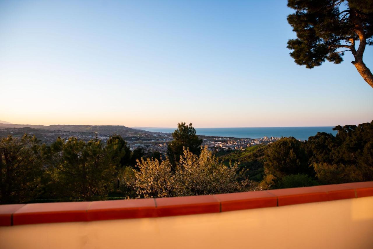 B&B Luna Blu Montesilvano Bagian luar foto